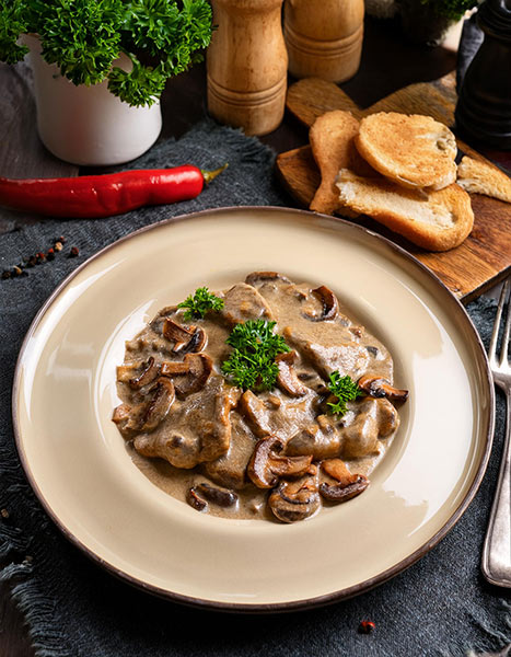 Firefly-SCALOPPINE-AI-FUNGHI-Thin-slices-of-veal-cooked-in-cream,-mushroom-and-pepper-10342